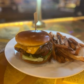 American Classic Cheeseburger